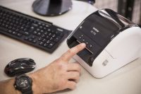 מדפסת מדבקות רחבה תרמית  Brother QL-1100NWB